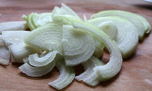 Organic white Onion Half Sliced